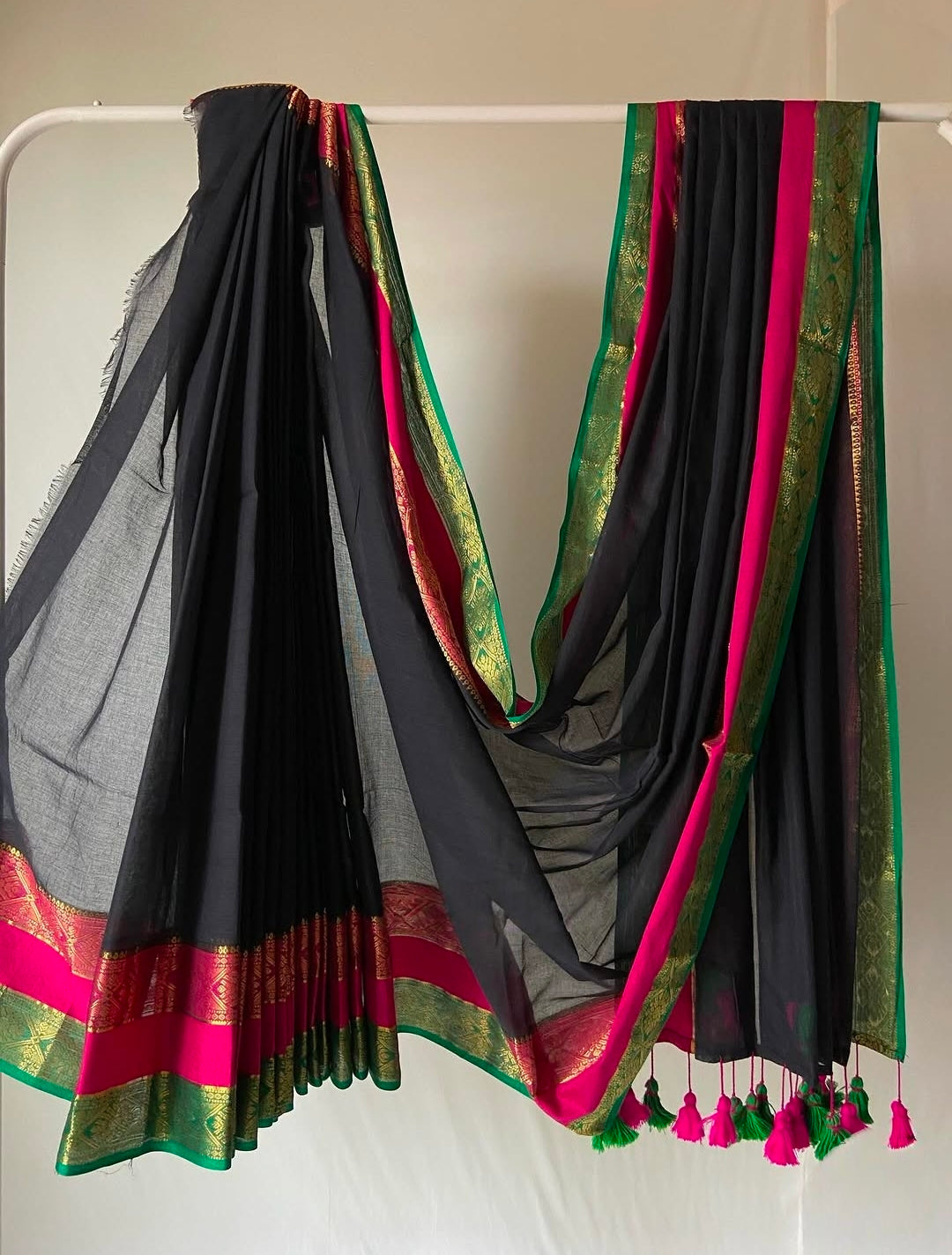 Mul cotton 120 courier zari boarder saree