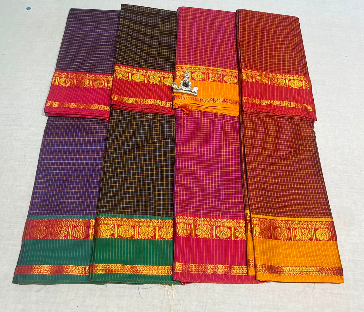 Narayanpeta Ganga Jamuna boarder checks saree