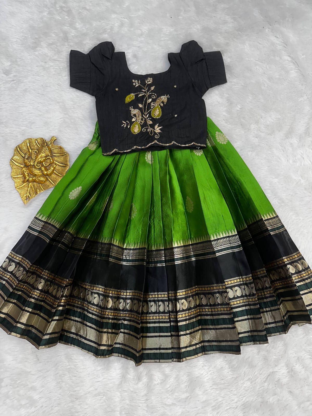 Diya catalogue kids lehanga set