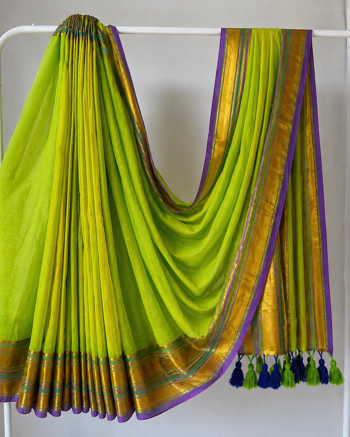 Mul cotton 120 courier zari boarder saree