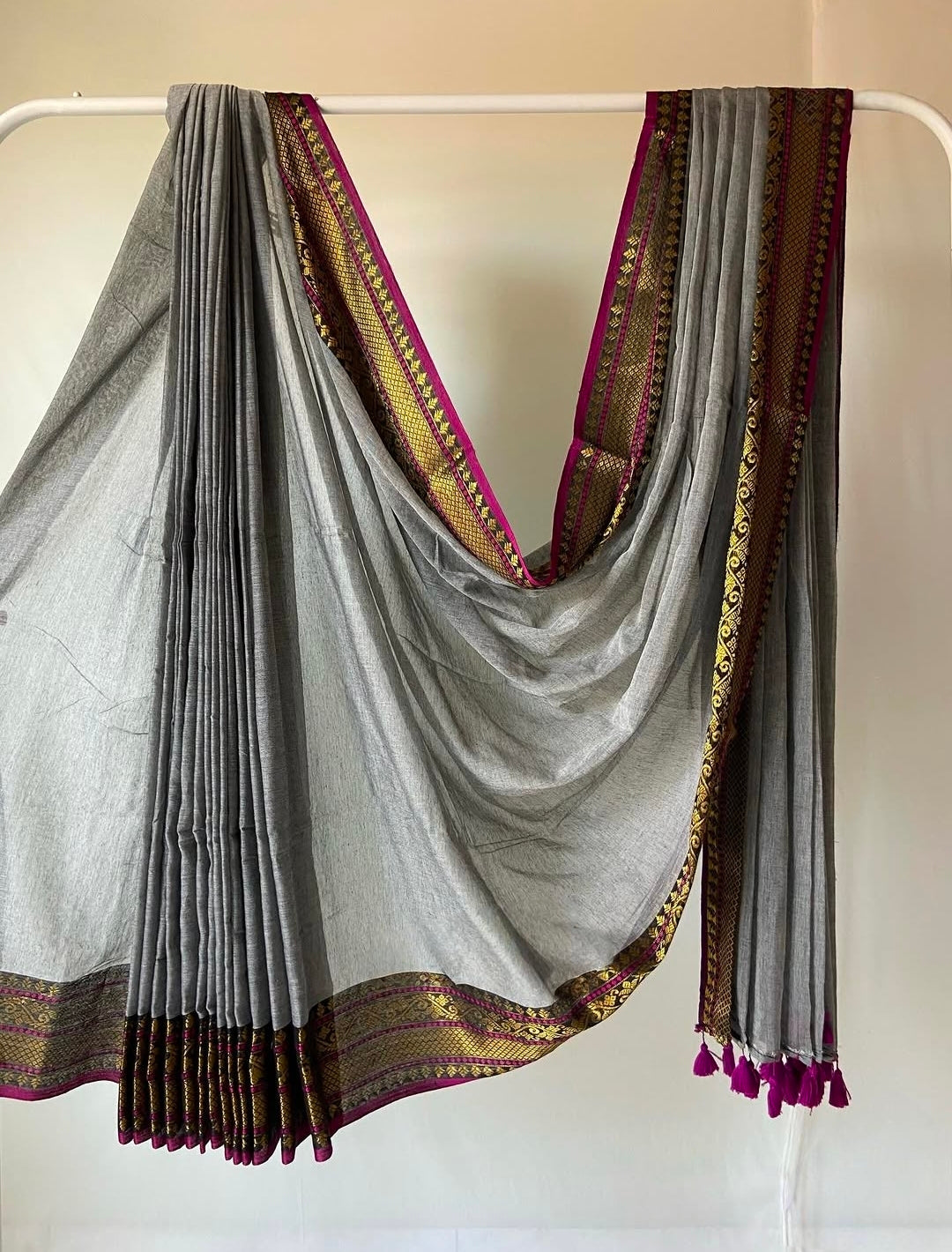 Mul cotton 120 courier zari boarder saree