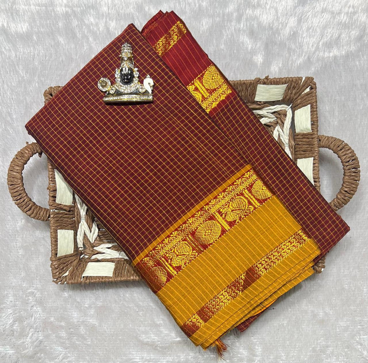 Narayanpeta Ganga Jamuna boarder checks saree