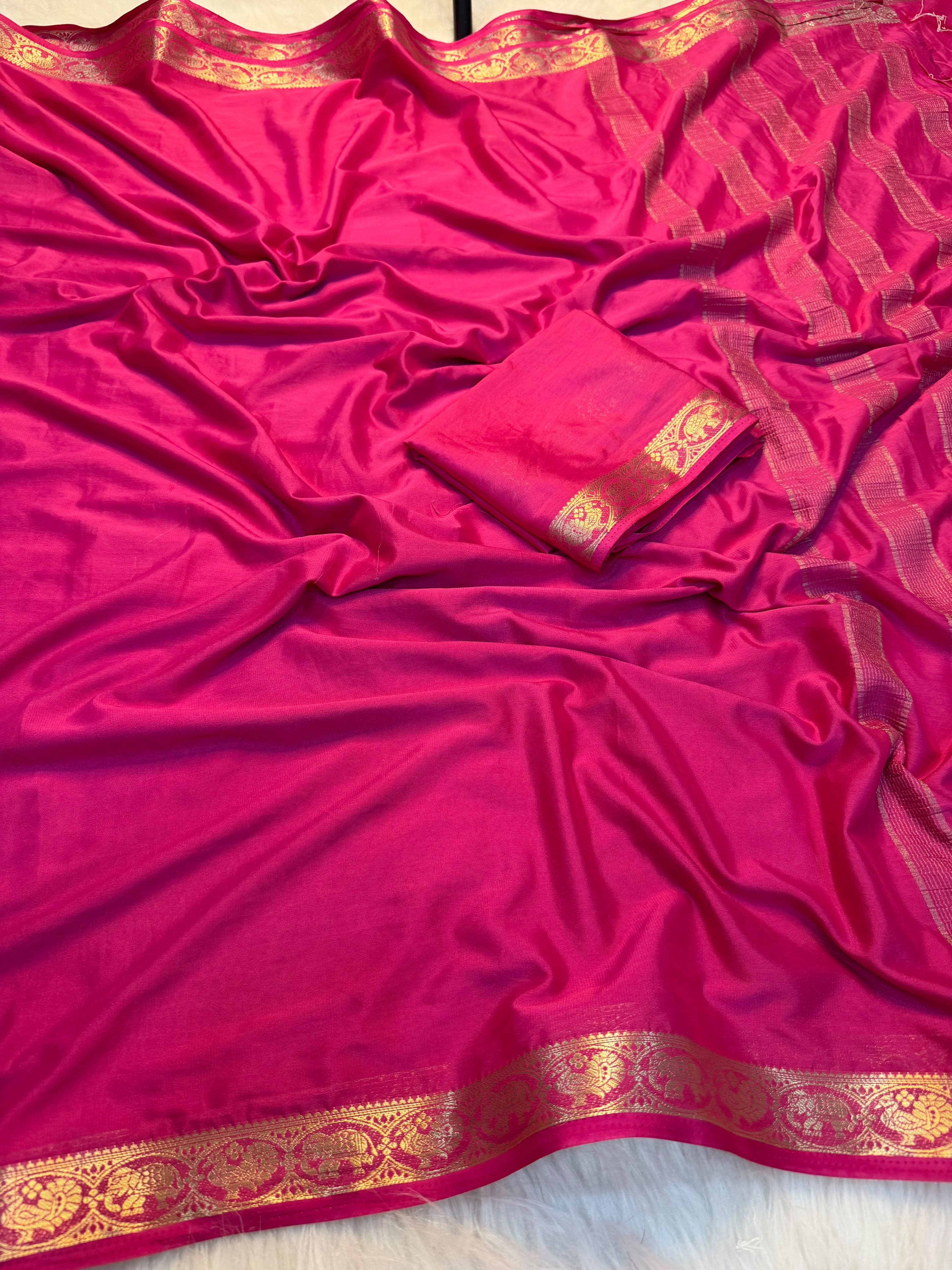 Viscose georgette soft fabric small zari boarder saree
