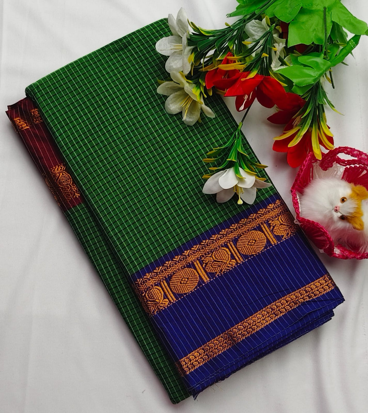 Narayanpeta Ganga Jamuna boarder checks saree