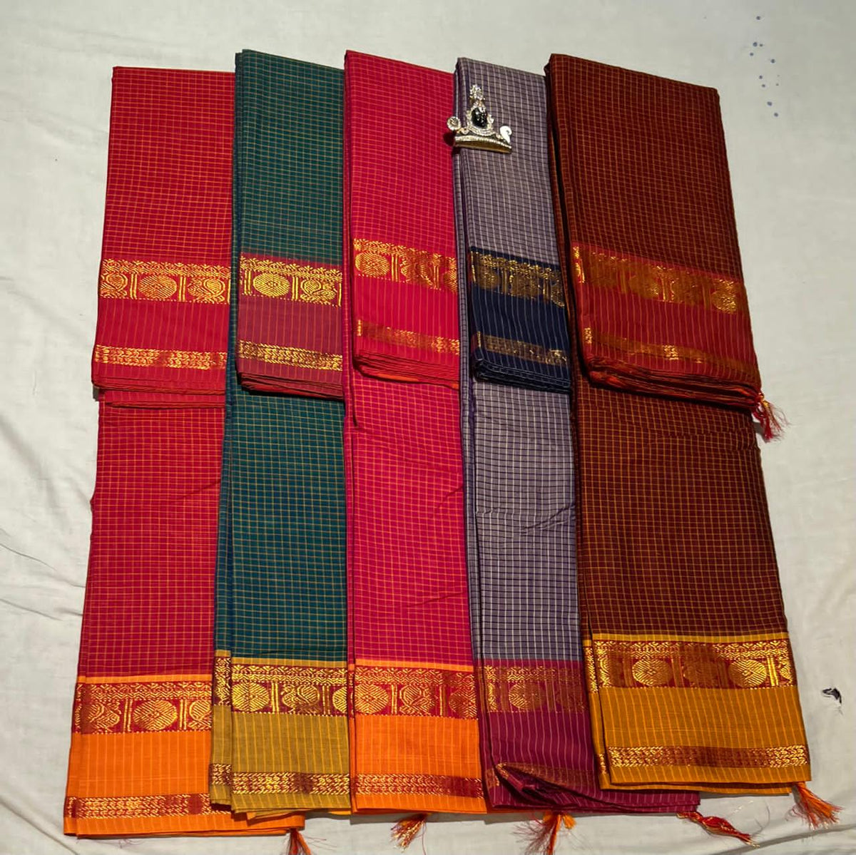 Narayanpeta Ganga Jamuna boarder checks saree