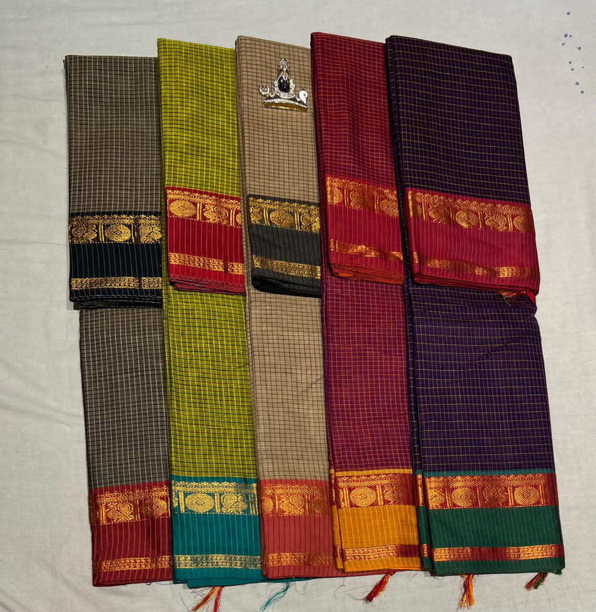 Narayanpeta Ganga Jamuna boarder checks saree