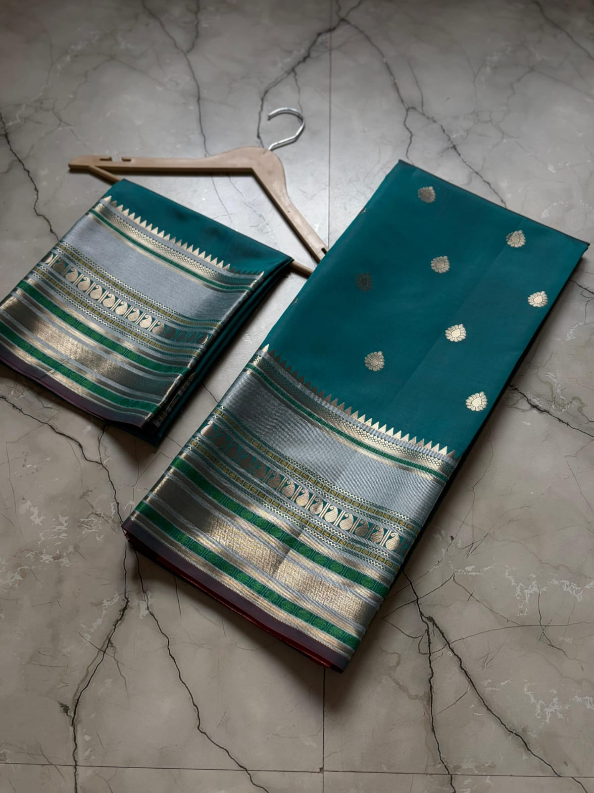 Banarasi soft katan silk contrast boarder saree