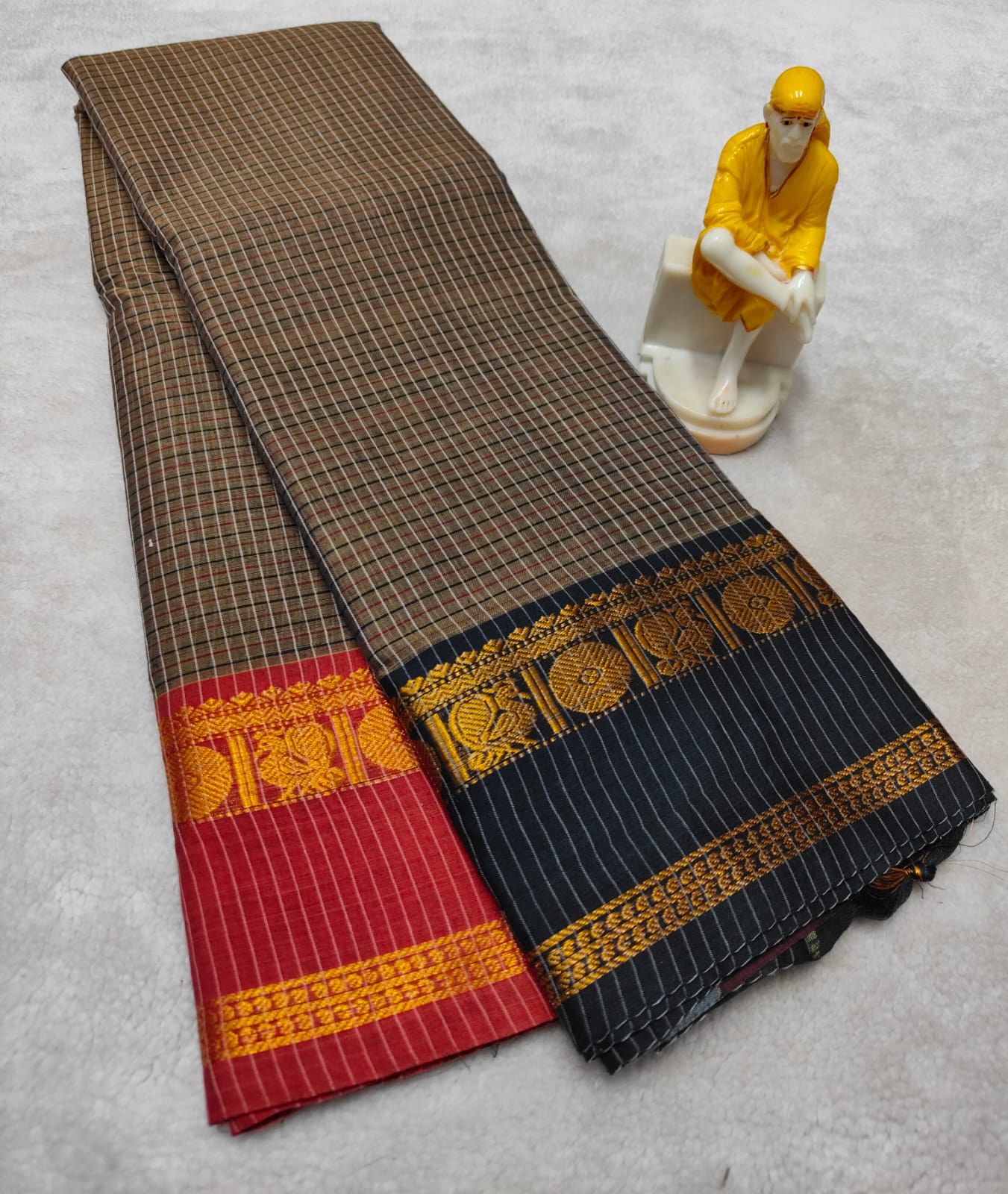 Narayanpeta Ganga Jamuna boarder checks saree