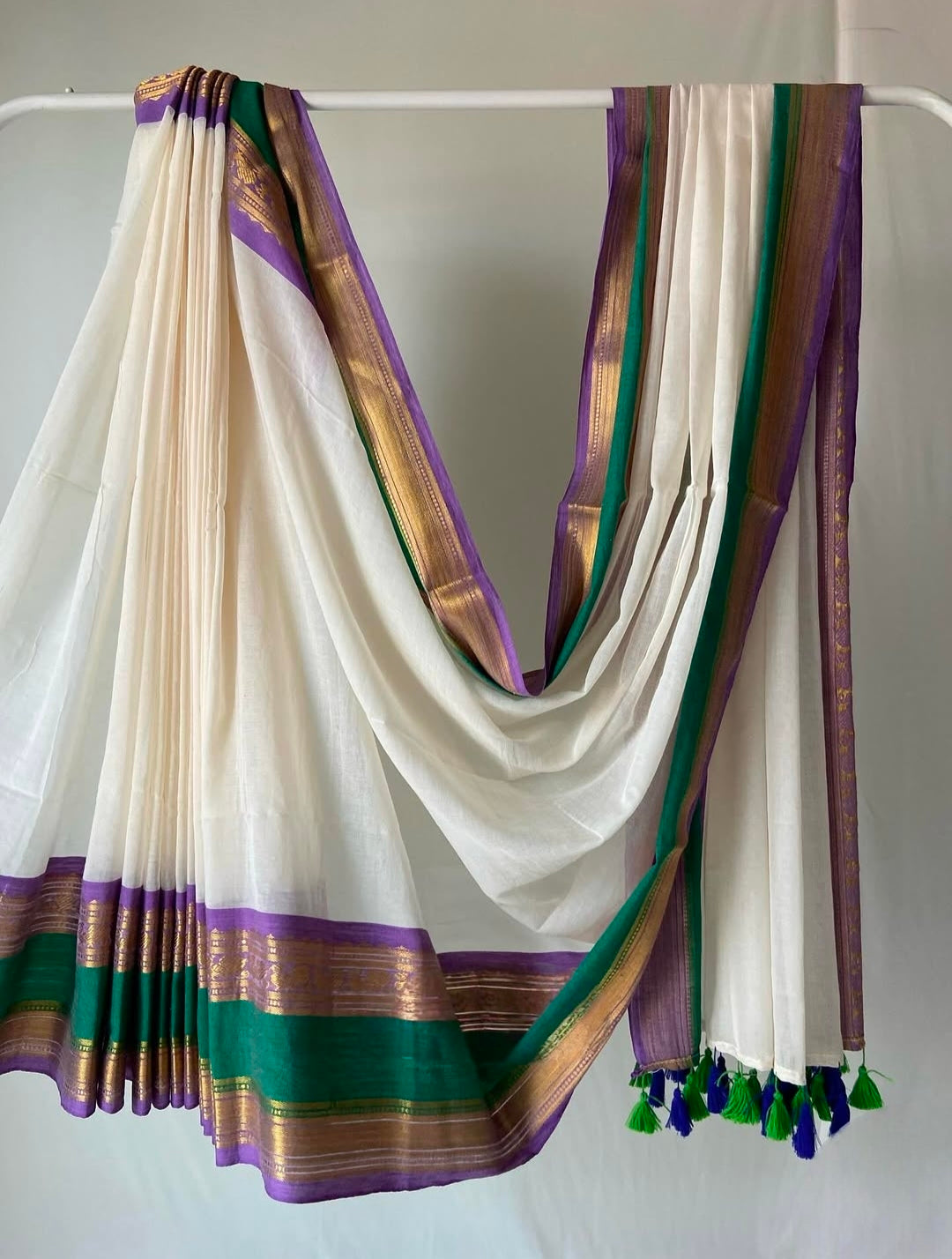 Mul cotton 120 courier zari boarder saree