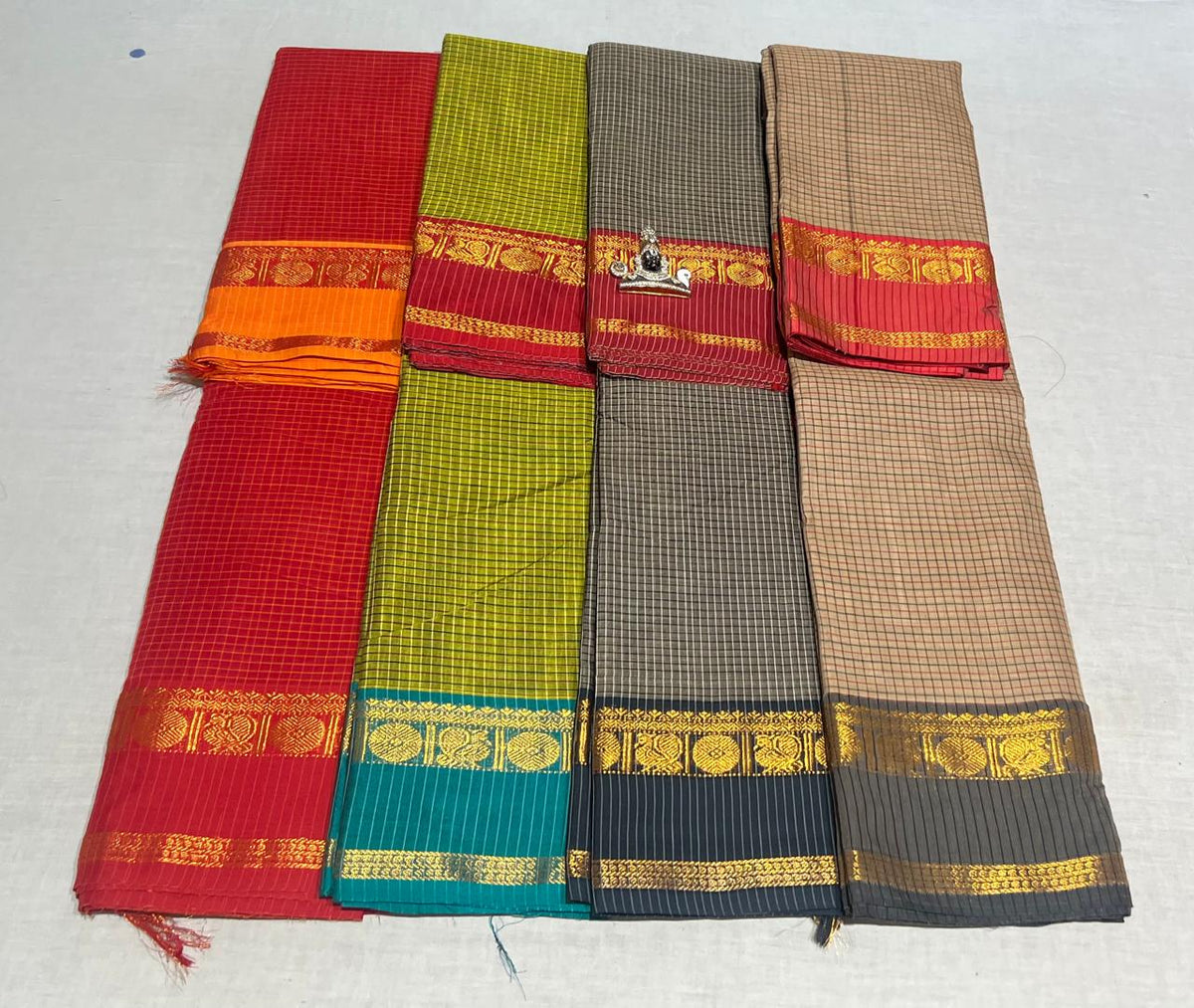 Narayanpeta Ganga Jamuna boarder checks saree