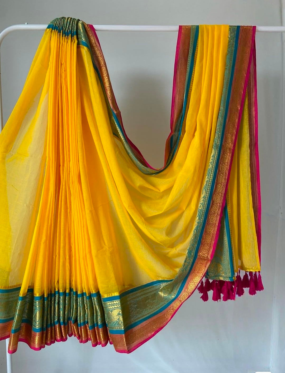 Mul cotton 120 courier zari boarder saree