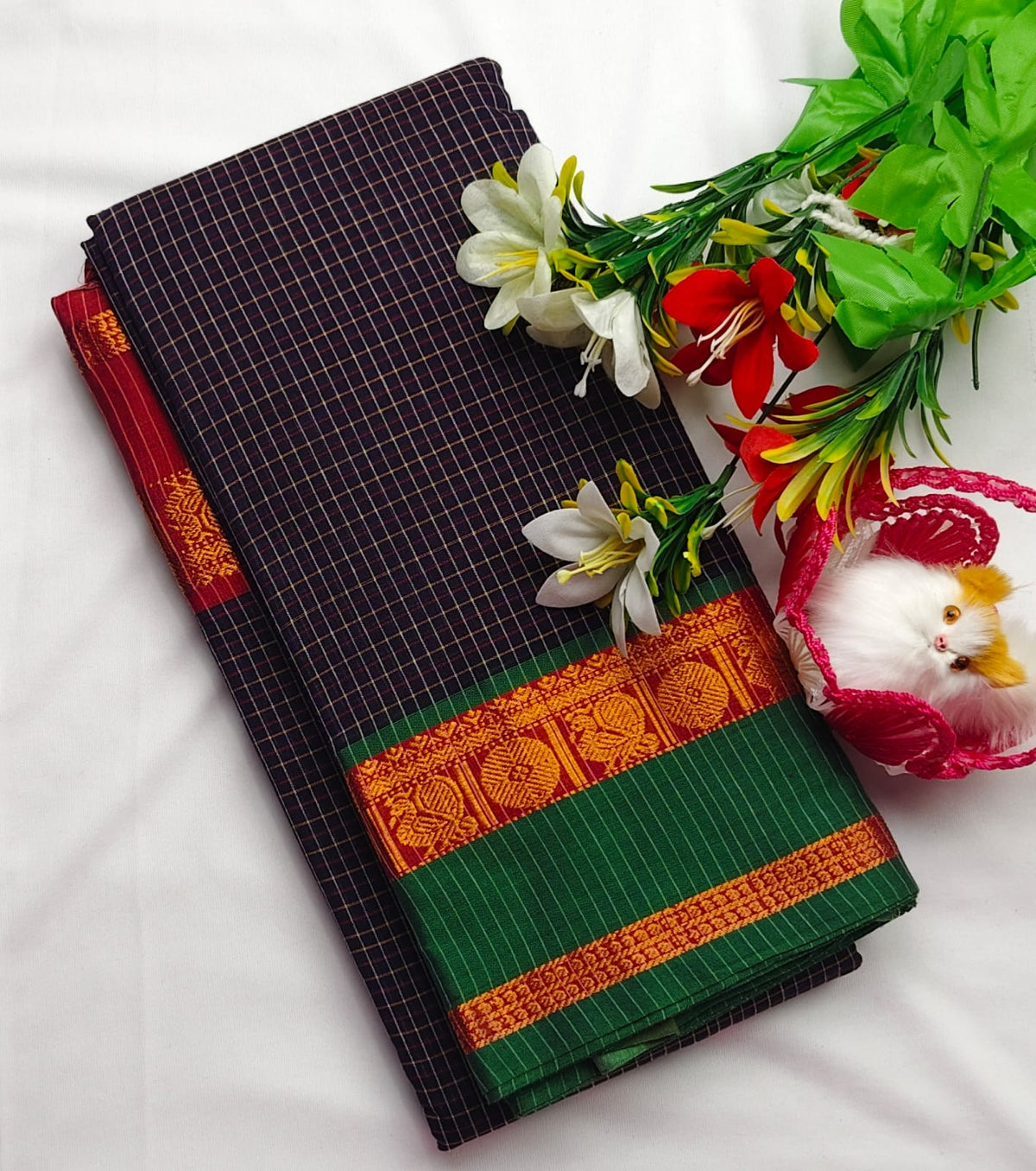 Narayanpeta Ganga Jamuna boarder checks saree