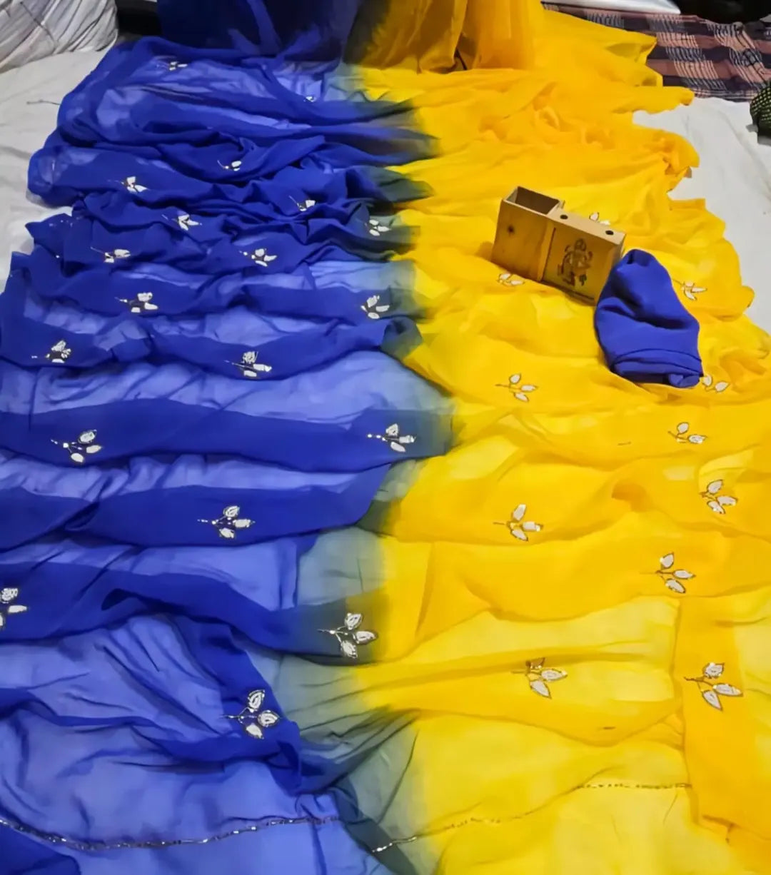 Chiffon leaf pattern dual shade saree